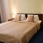 Ξενοδοχείο με διαμερίσματα Rezidence Ostrovni 4*